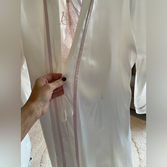 White and Pink Mrs. Robe with Chemise Set Size Medium Linea Donatella - Picture 13 of 14